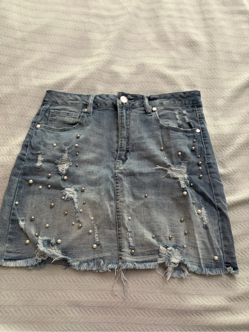 Dollhouse Pearl-Embellished Distressed Denim Skirt Women’s Size 11